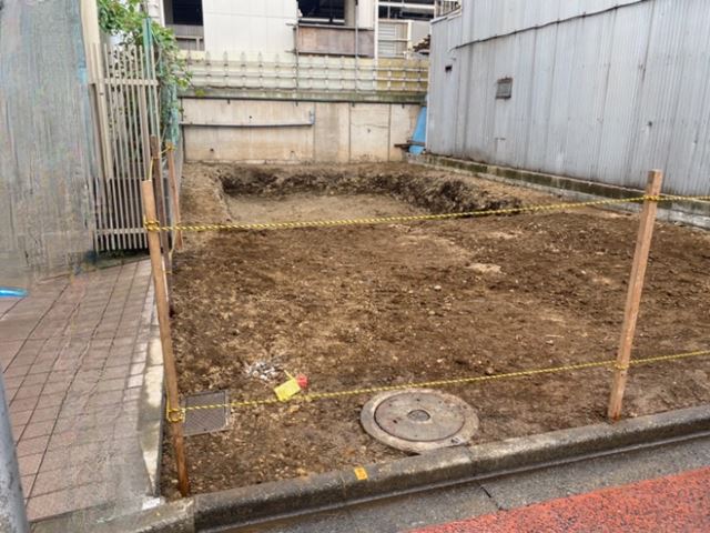 地下ピット撤去工事(神奈川県相模原市南区東林間)前の様子です。